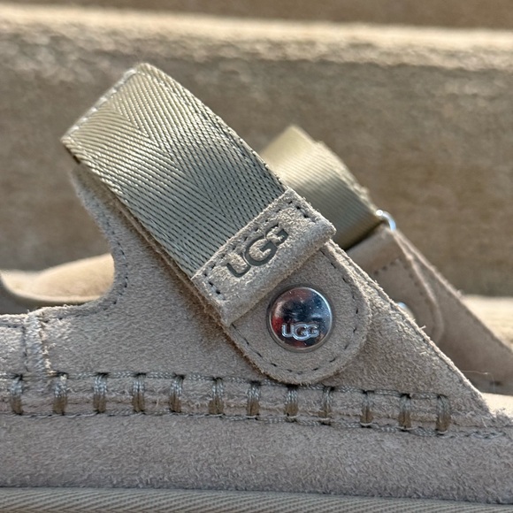 UGG Goldenstar Glide Sandals in Tan - Picture 3 of 10